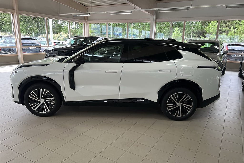 Vehicle Image 12