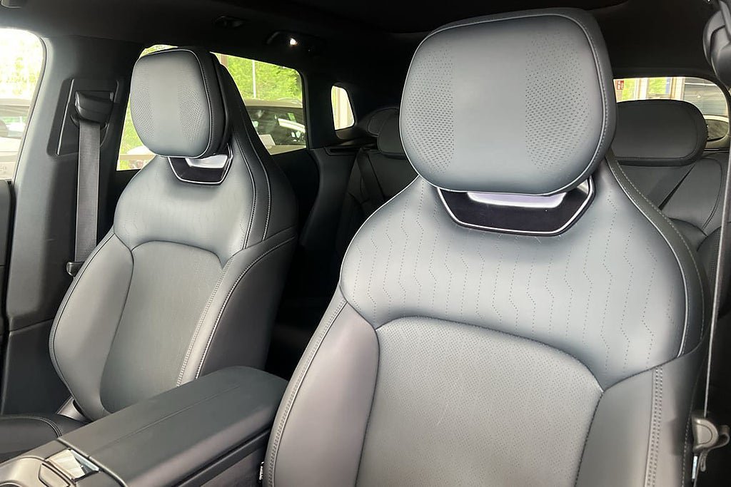 Vehicle Image 25