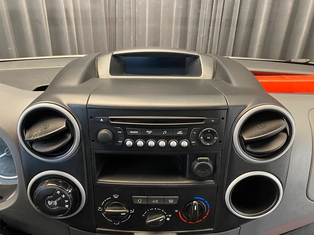 Vehicle Image 23