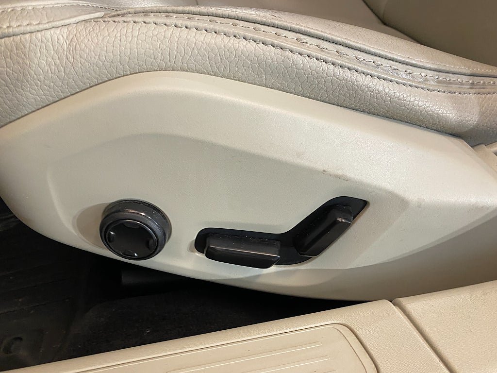 Vehicle Image 23