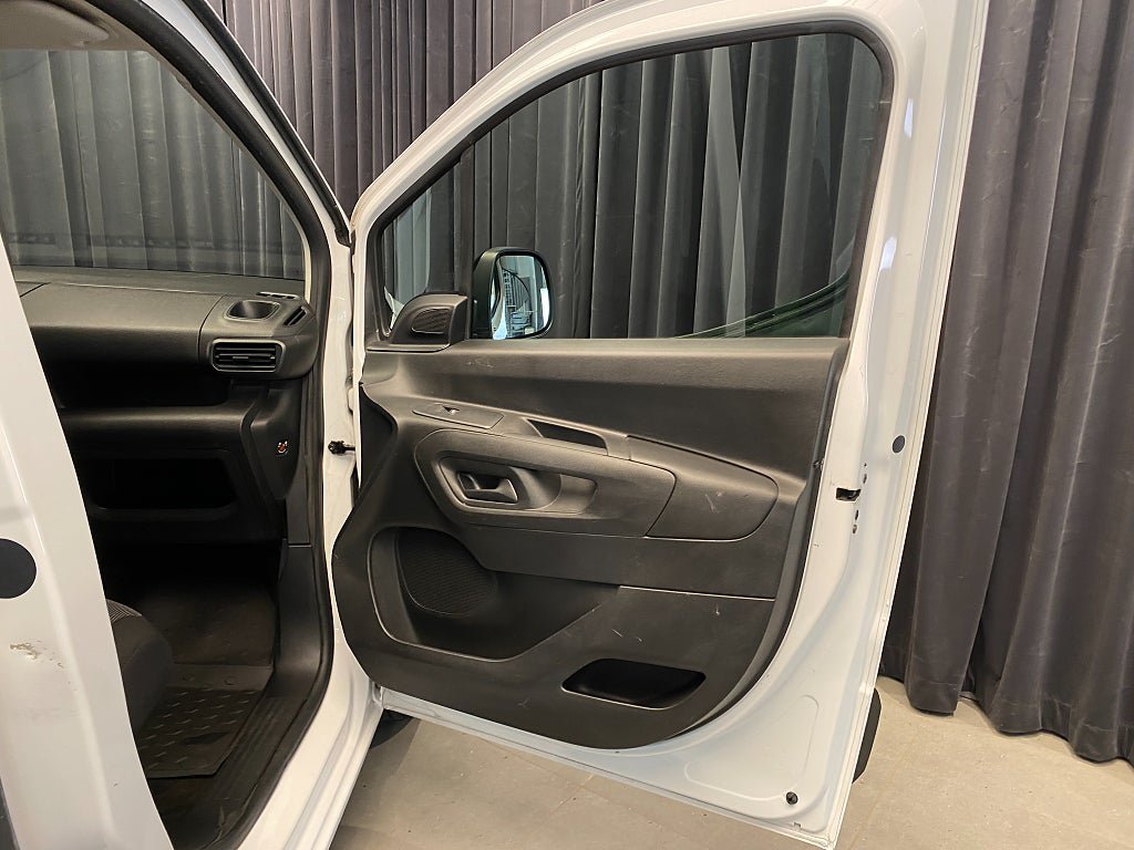 Vehicle Image 33