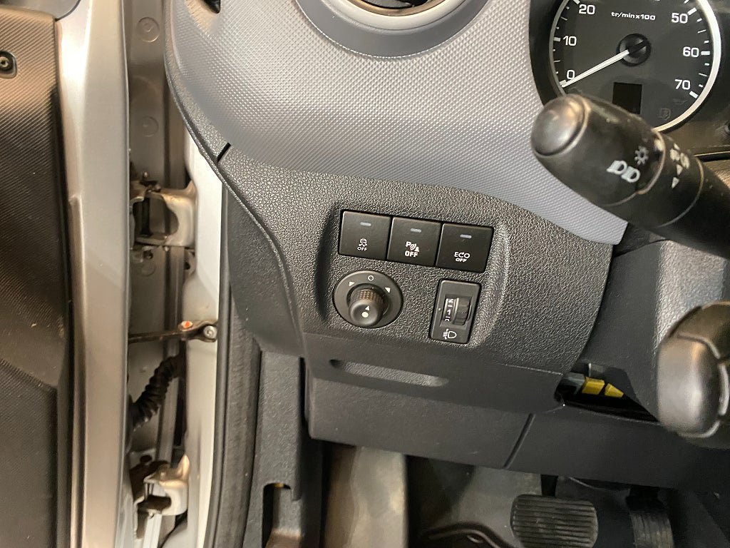 Vehicle Image 32