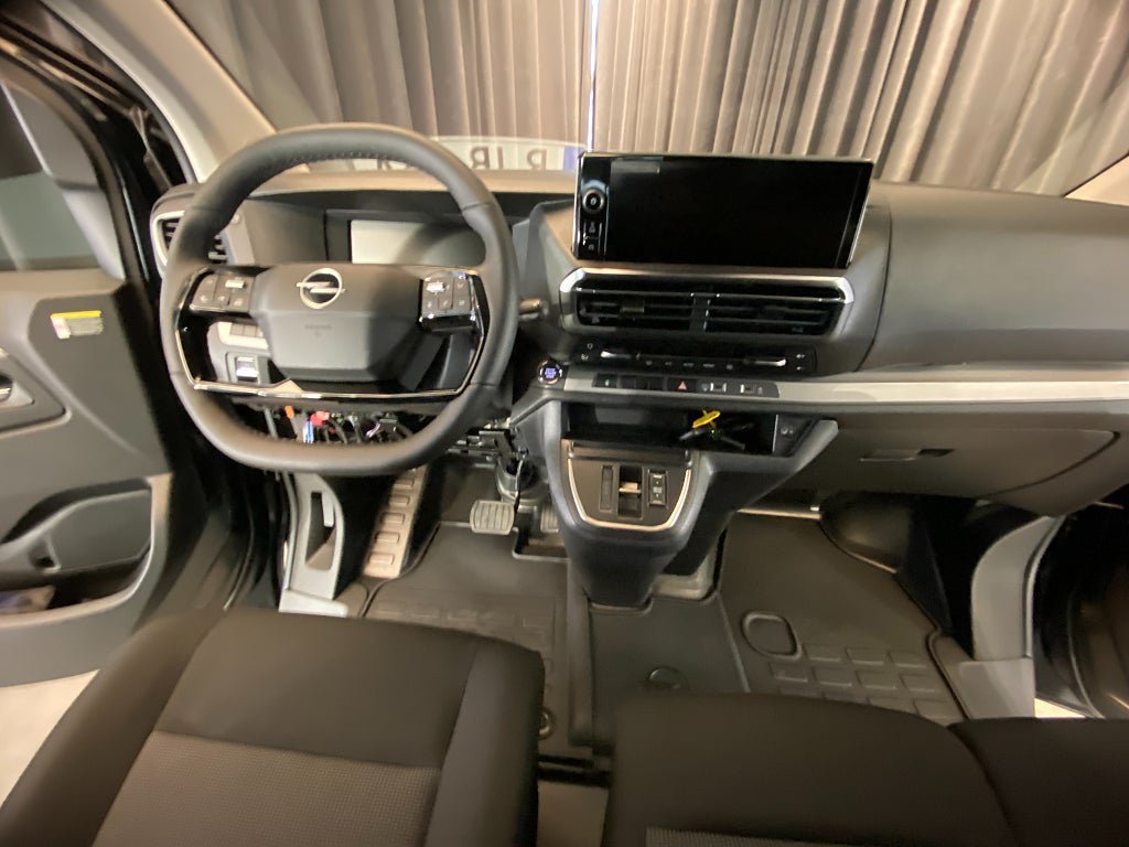 Vehicle Image 35