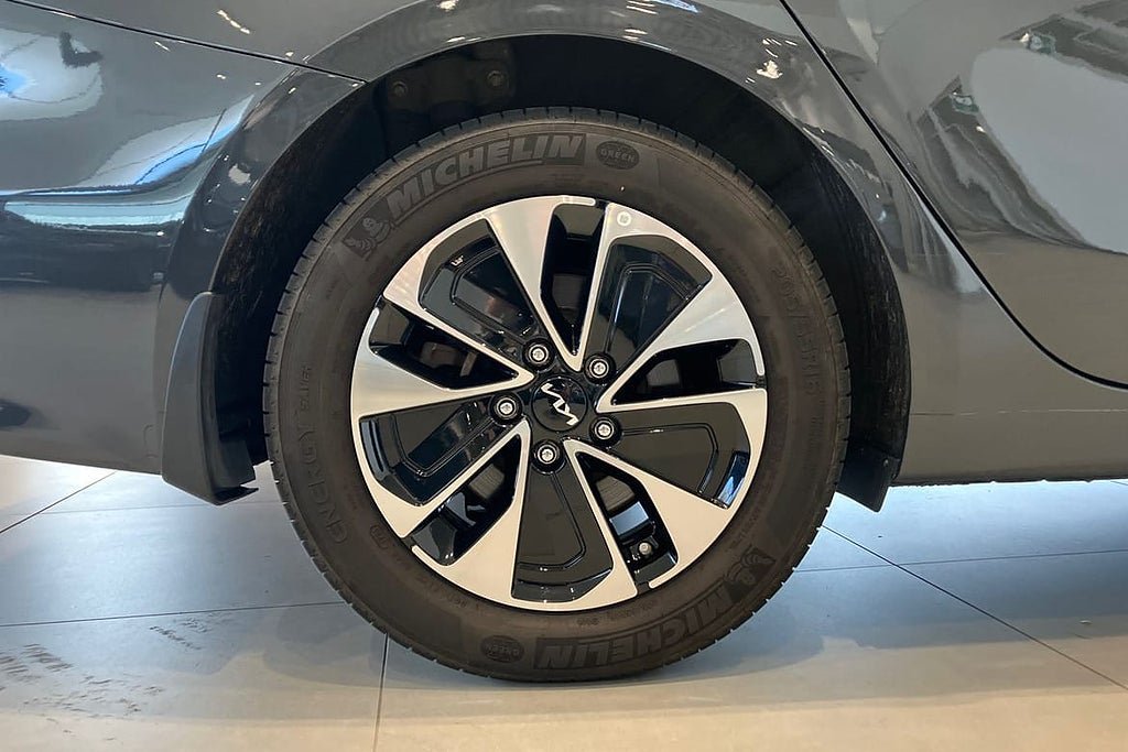 Vehicle Image 17