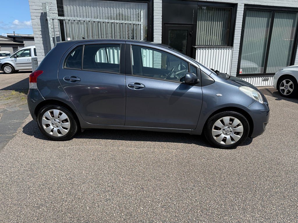 Vehicle Image 6