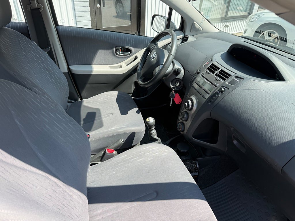 Vehicle Image 7