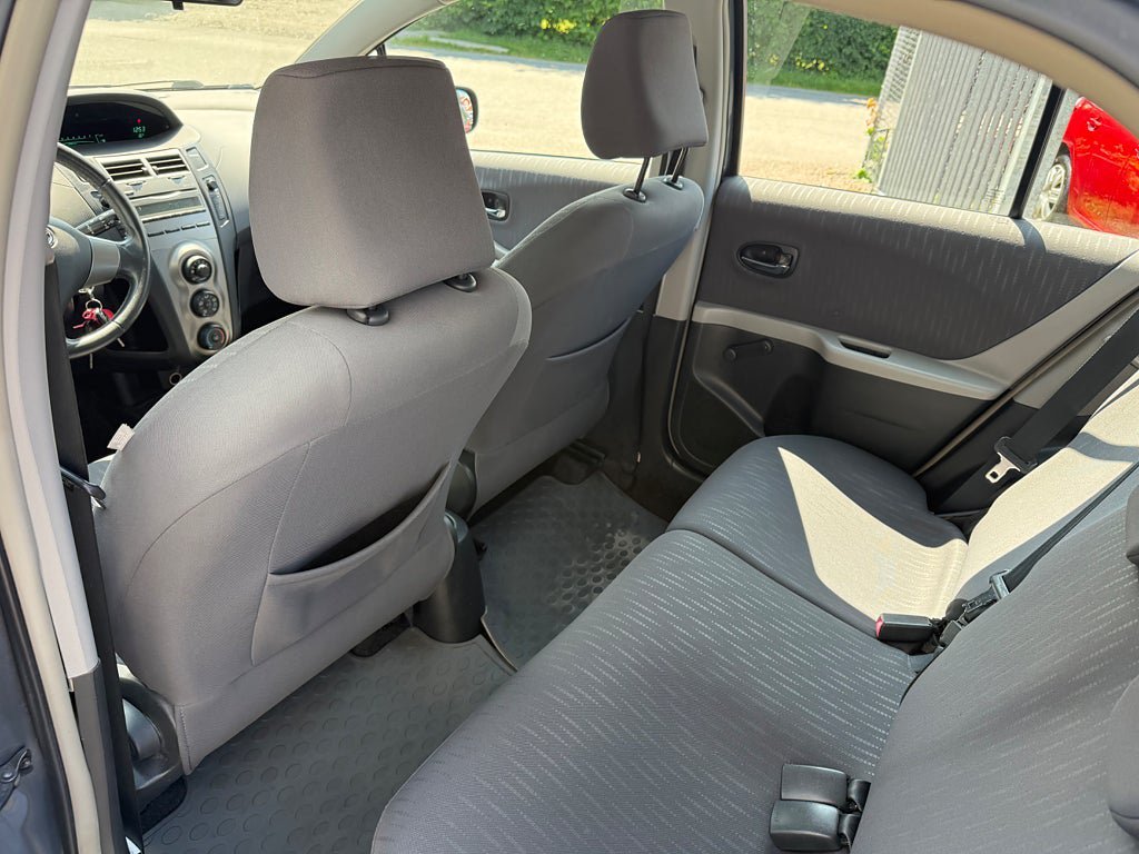 Vehicle Image 9