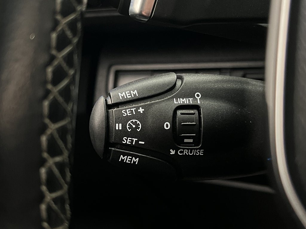 Vehicle Image 28