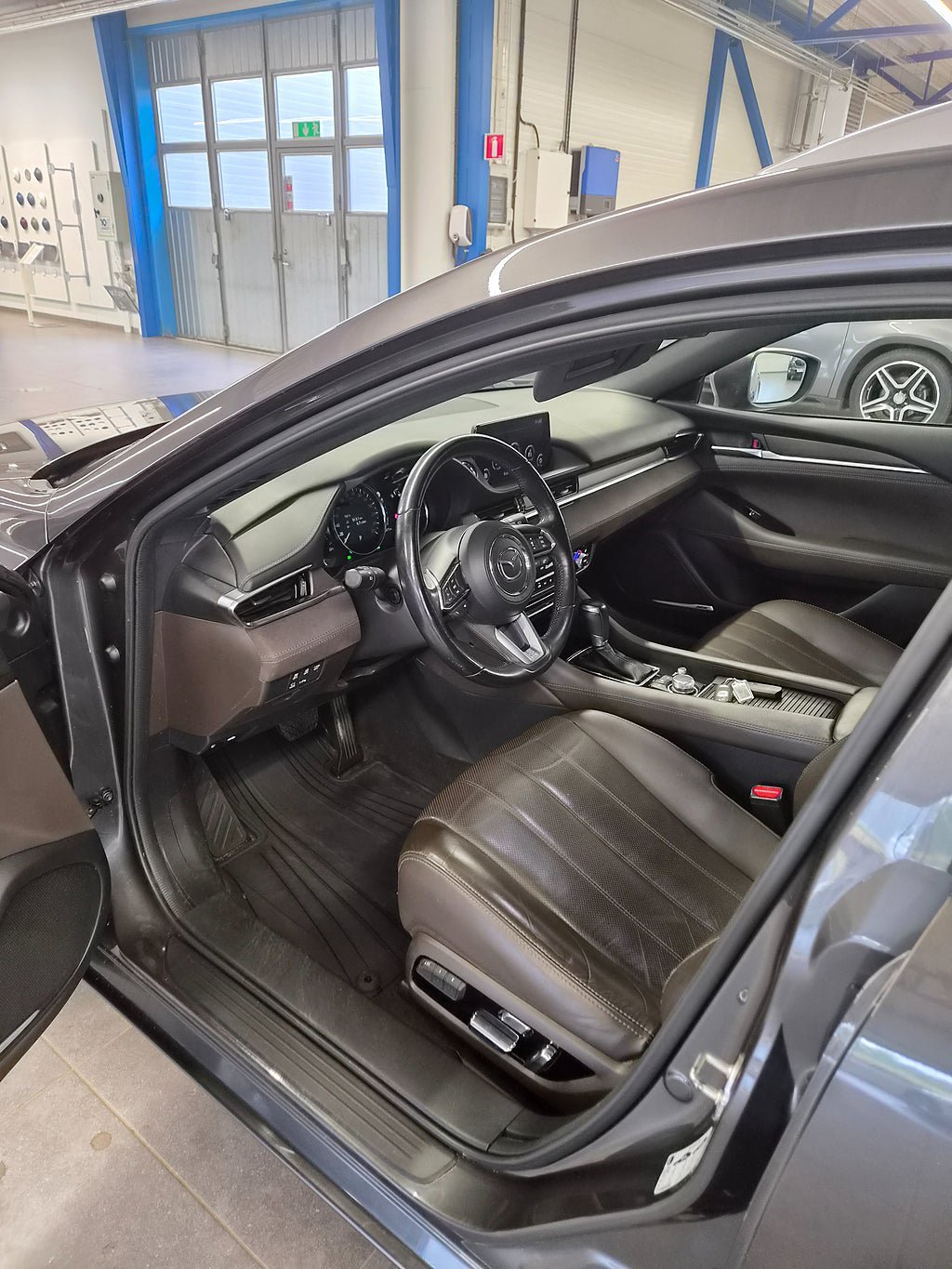 Vehicle Image 8