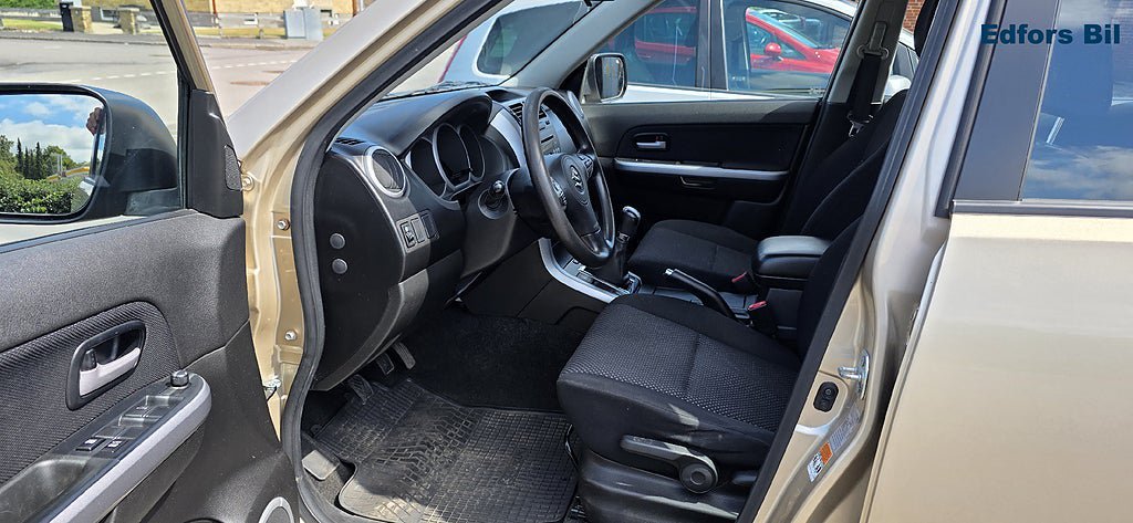 Vehicle Image 12