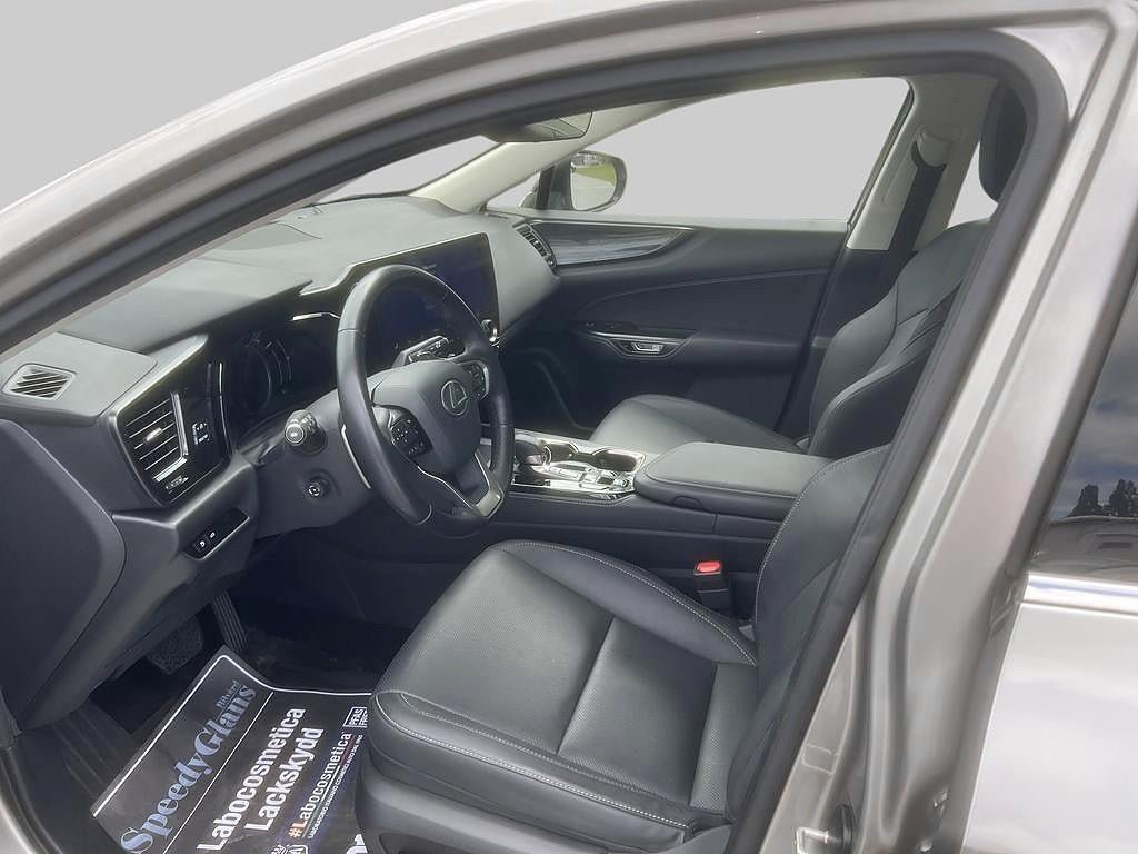Vehicle Image 6