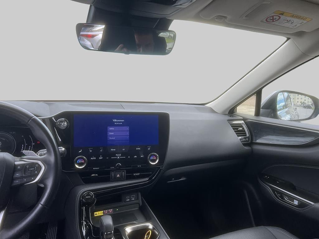 Vehicle Image 9