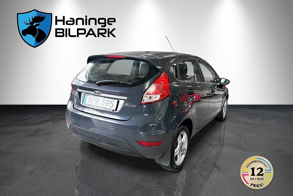 Vehicle Image 6