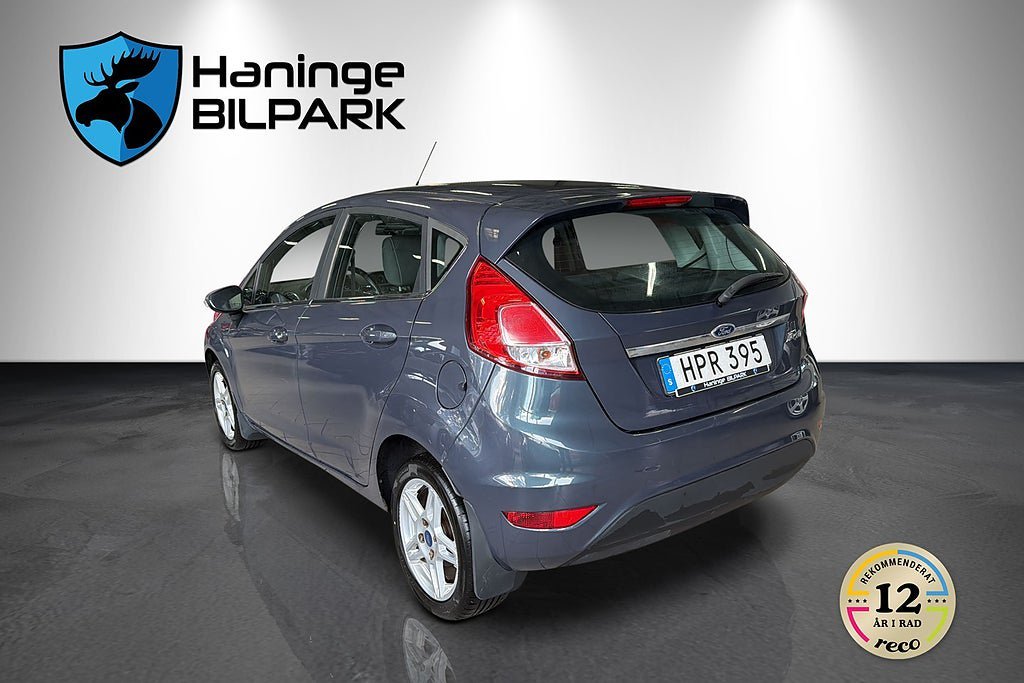 Vehicle Image 8
