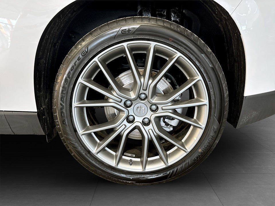 Vehicle Image 8