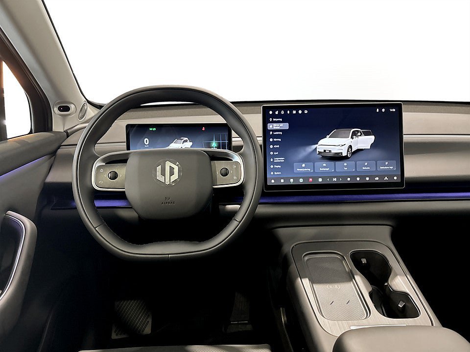Vehicle Image 9