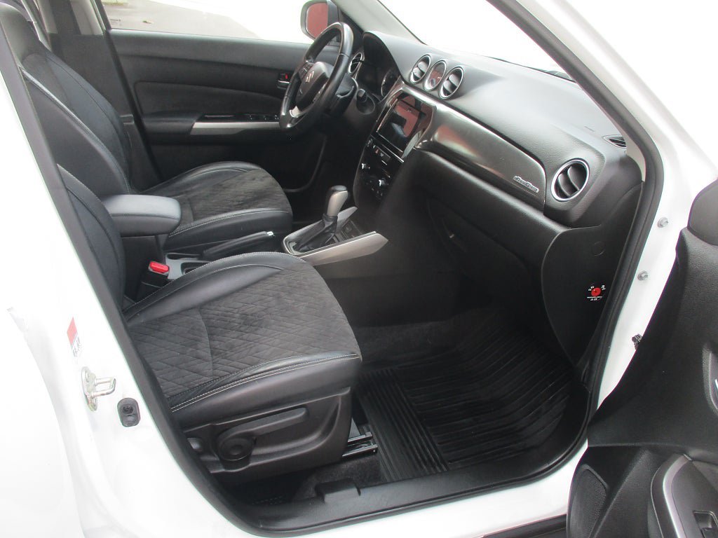 Vehicle Image 9