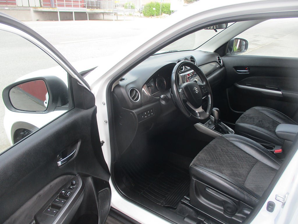 Vehicle Image 10