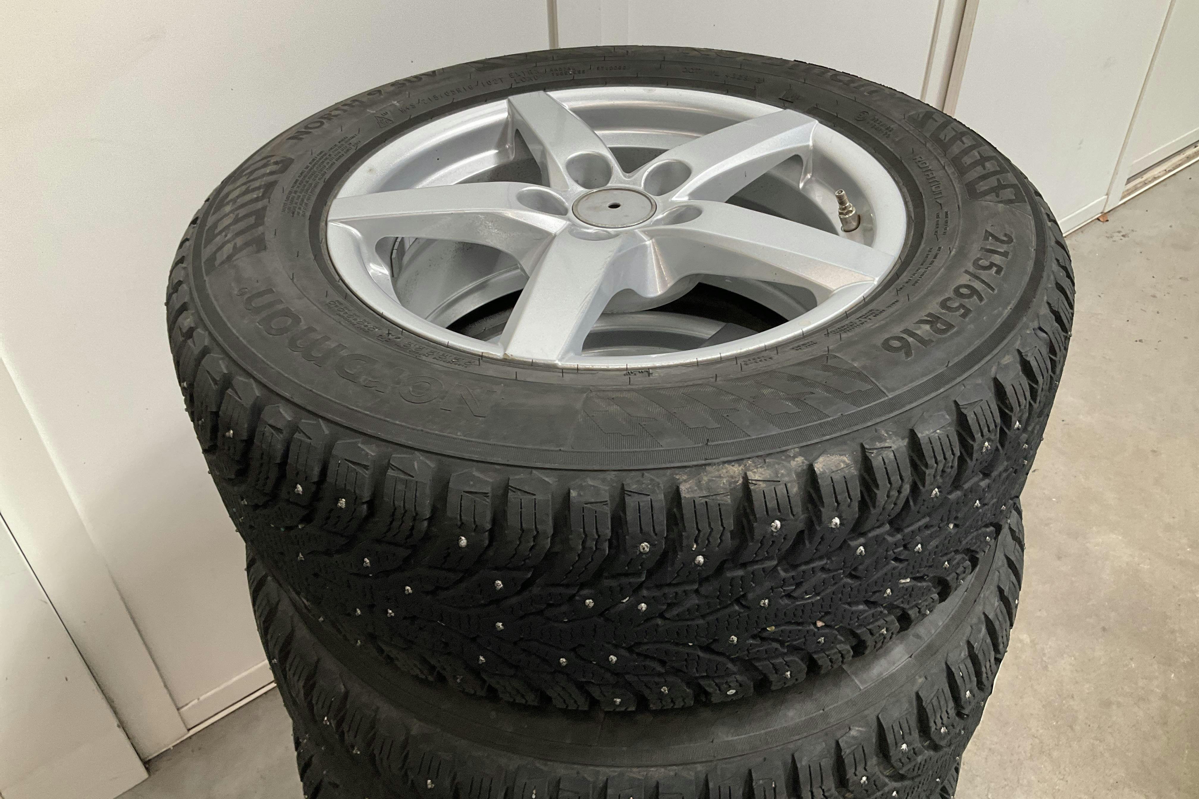 Vehicle Image 12