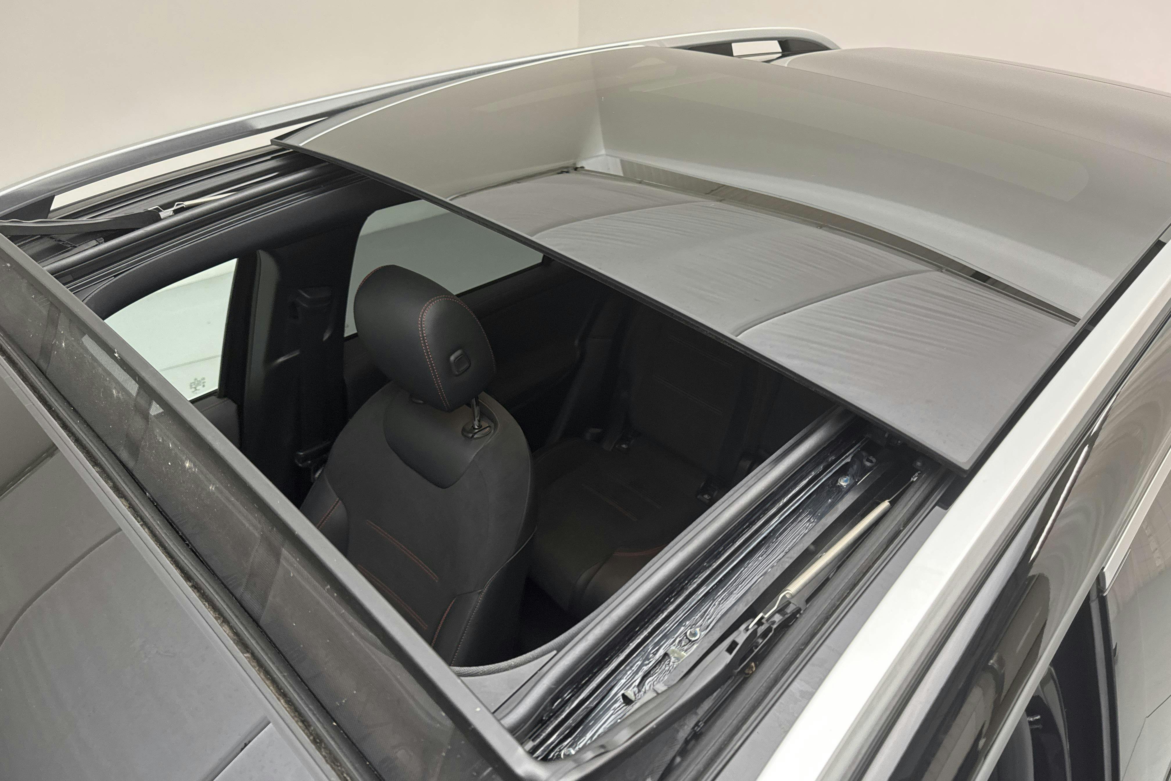 Vehicle Image 16