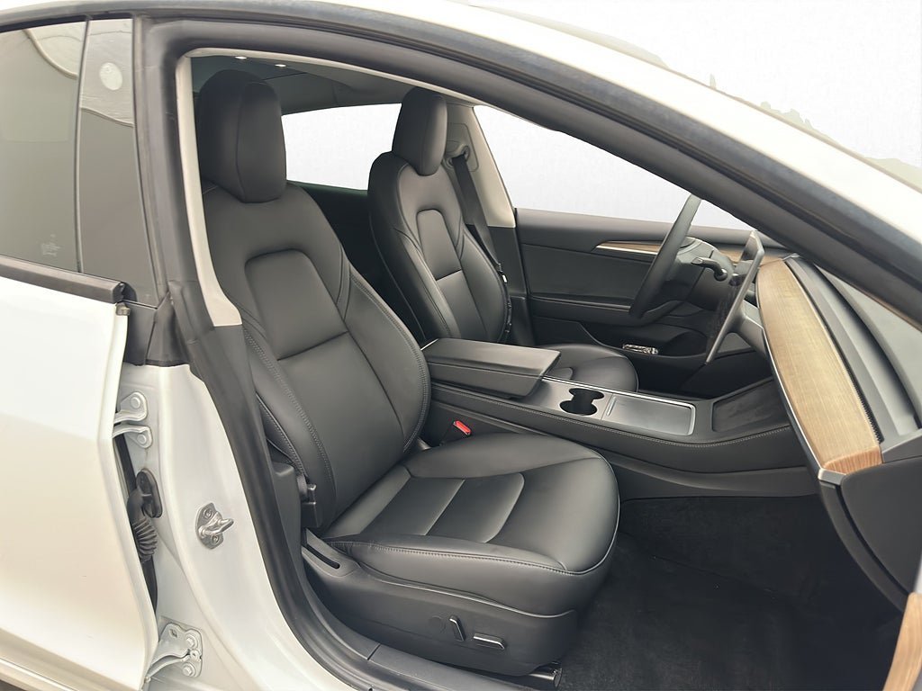 Vehicle Image 23
