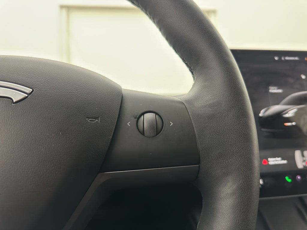 Vehicle Image 26
