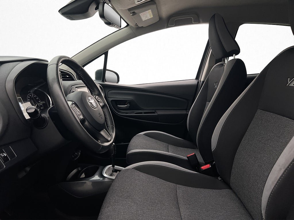 Vehicle Image 11