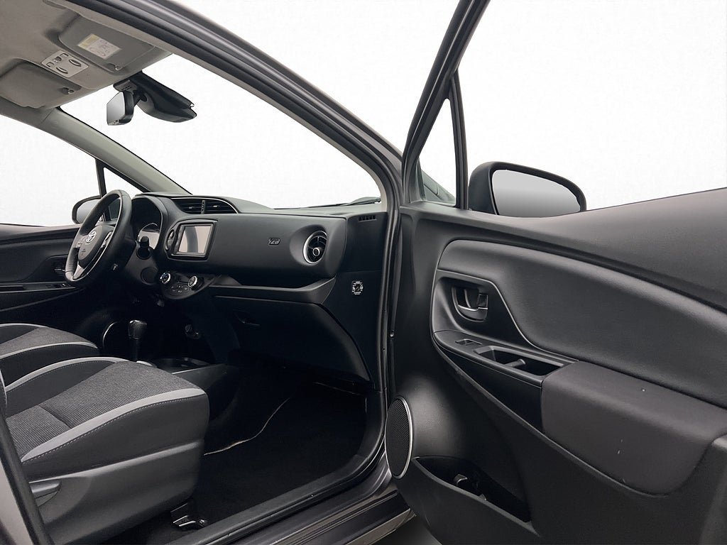 Vehicle Image 23