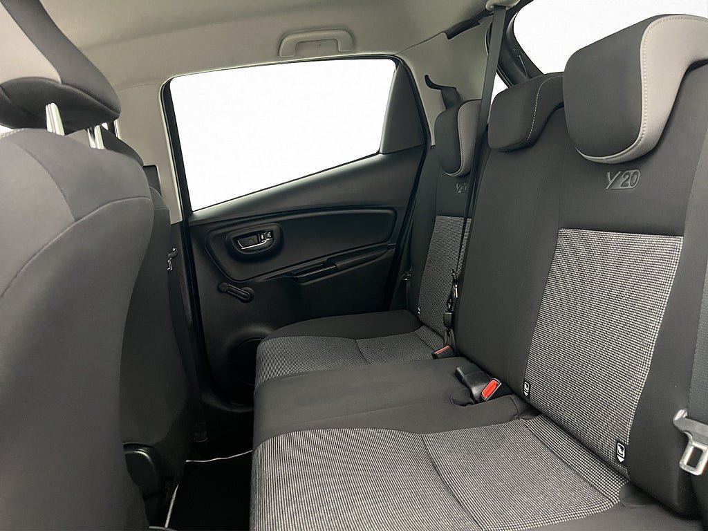 Vehicle Image 24