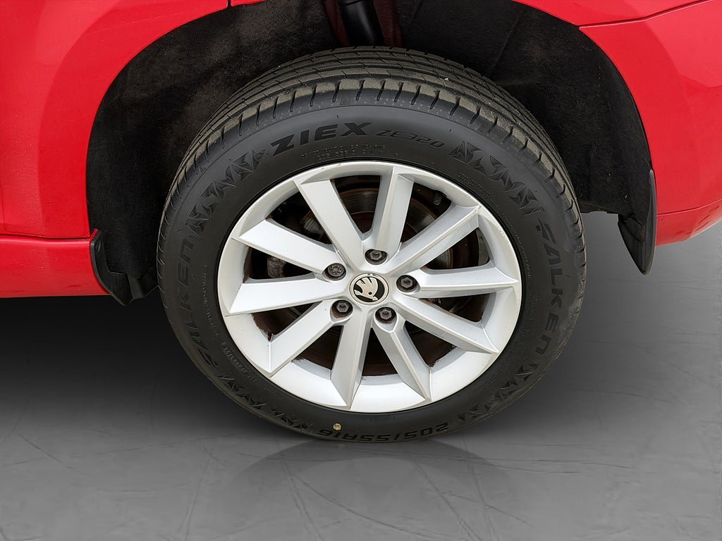Vehicle Image 25