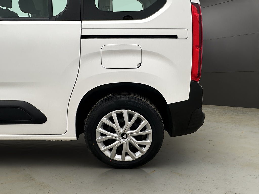 Vehicle Image 30