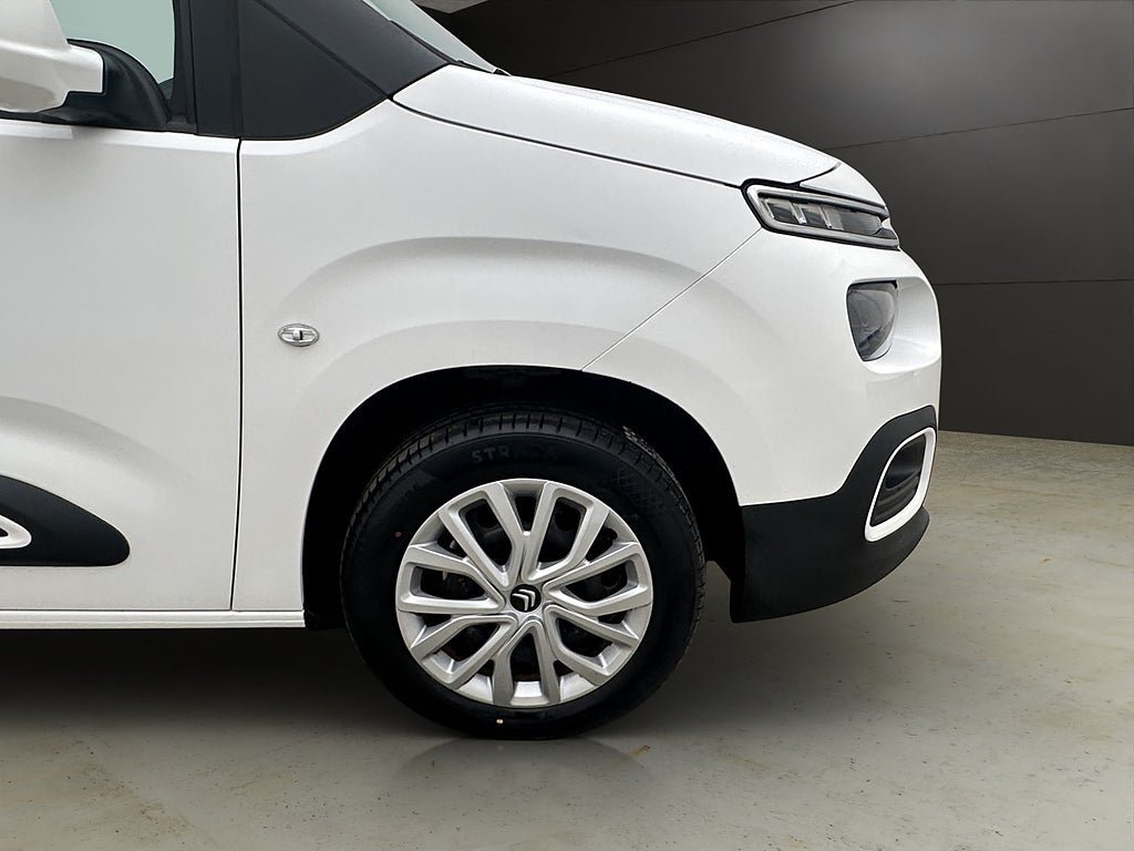 Vehicle Image 32