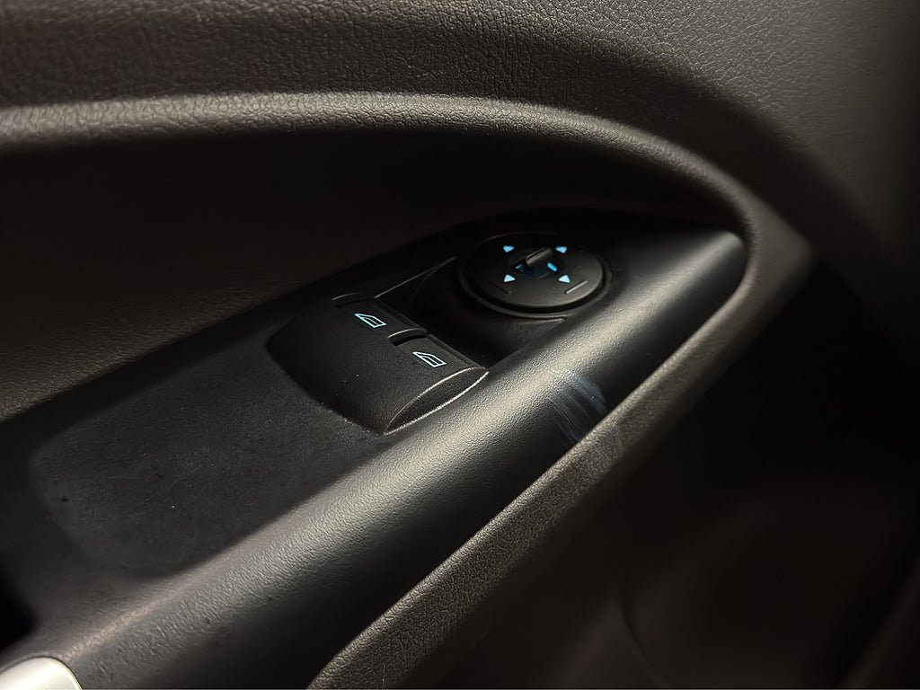 Vehicle Image 32