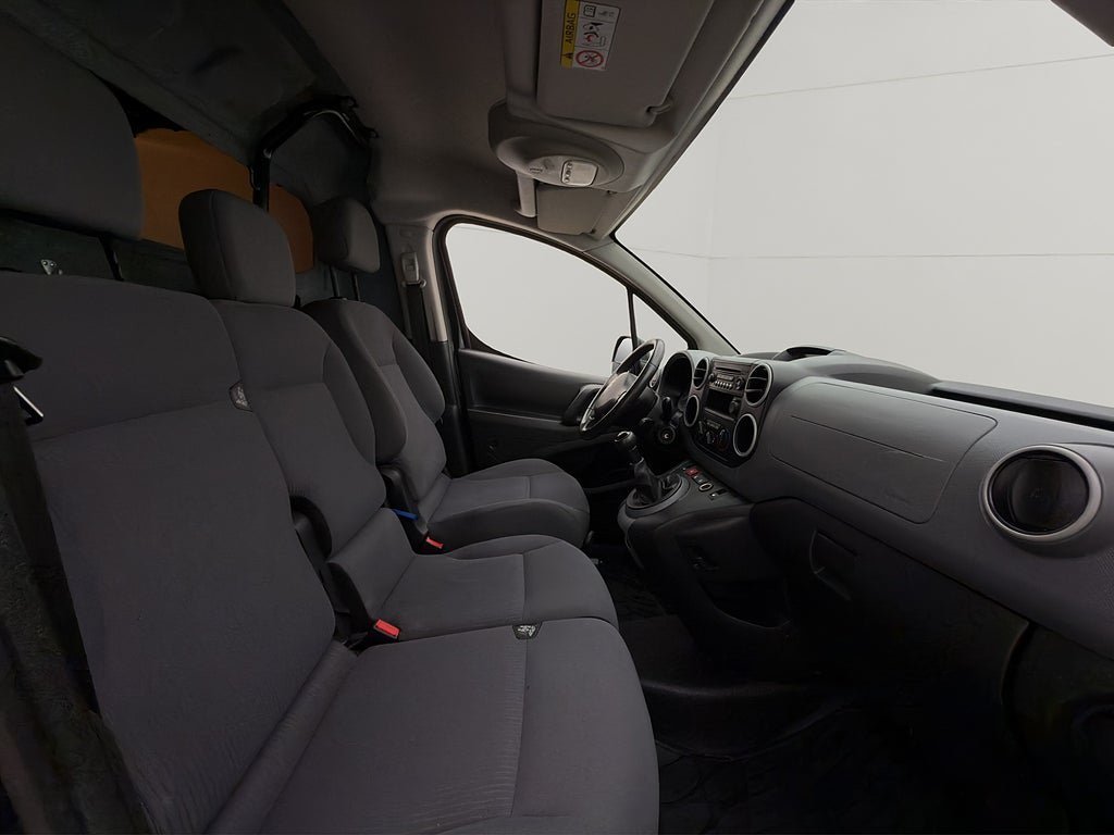 Vehicle Image 25