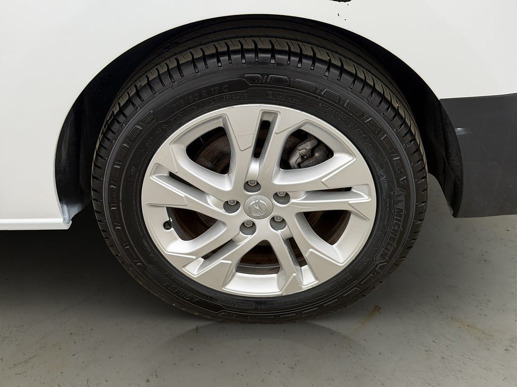 Vehicle Image 30