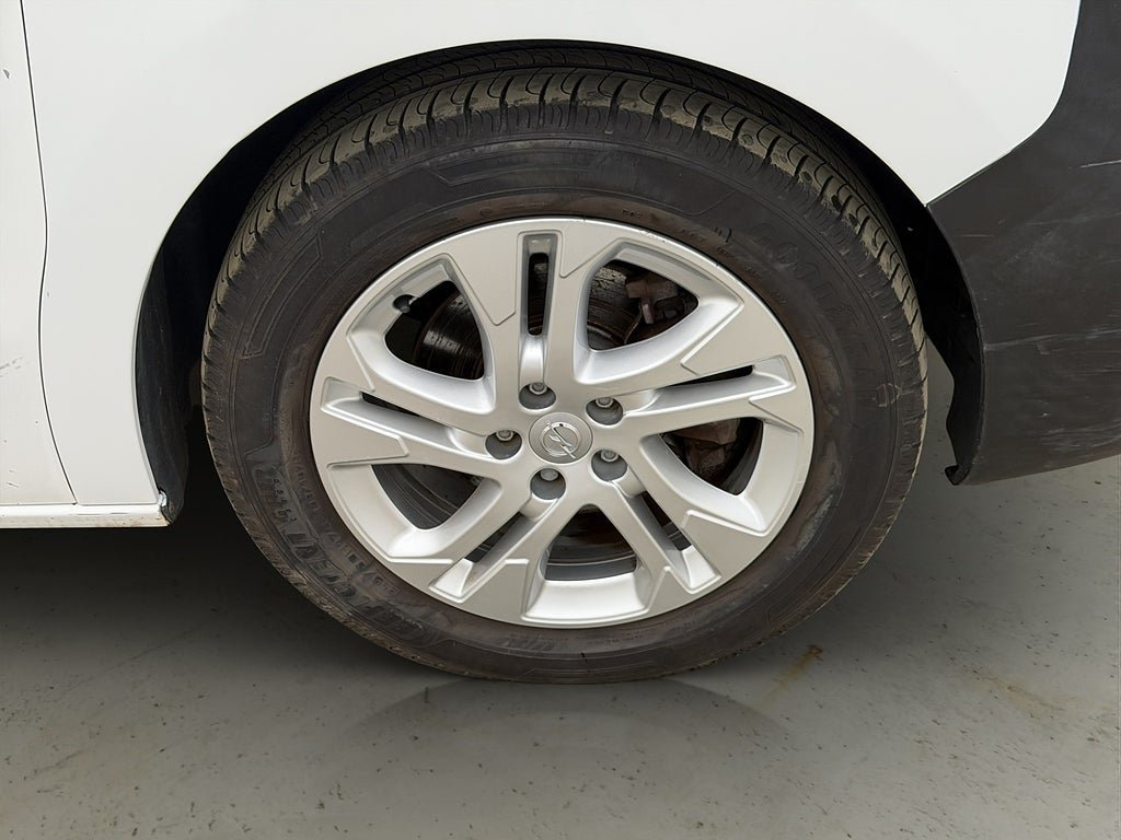 Vehicle Image 32