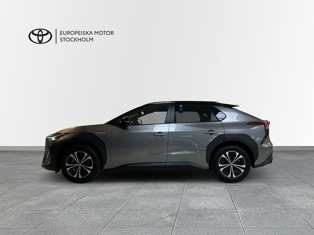 Vehicle Image 4
