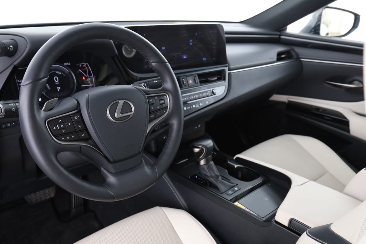 Vehicle Image 12