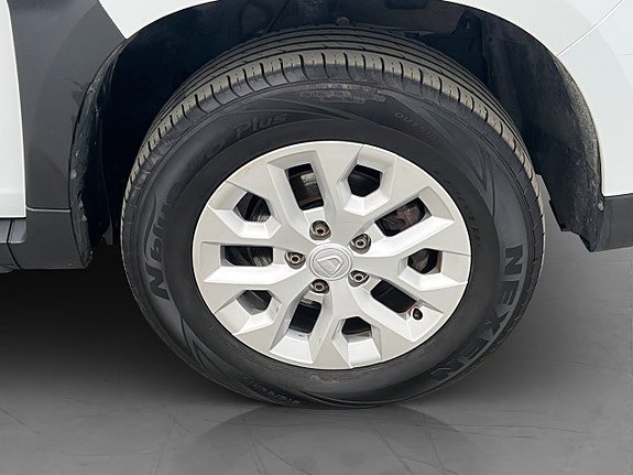 Vehicle Image 24