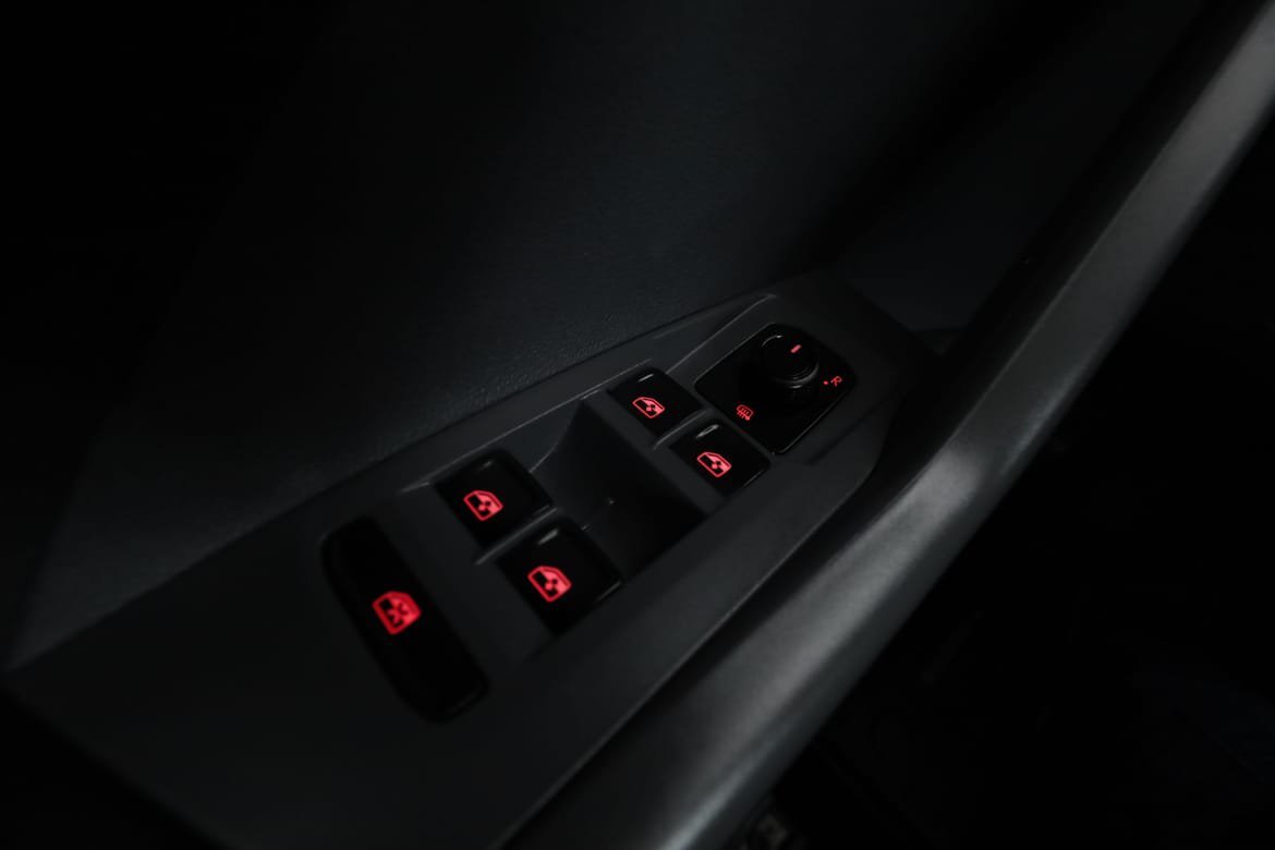 Vehicle Image 25