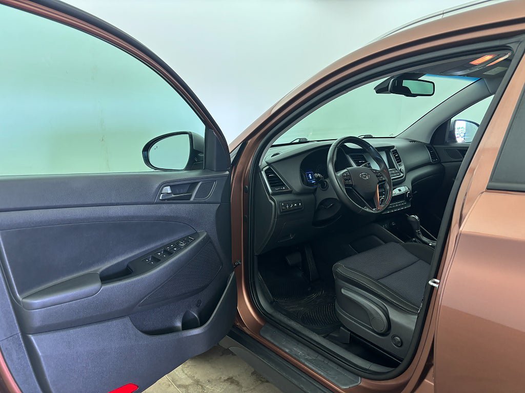 Vehicle Image 11
