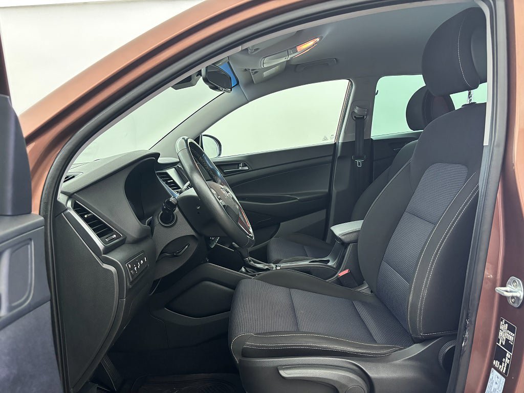 Vehicle Image 12