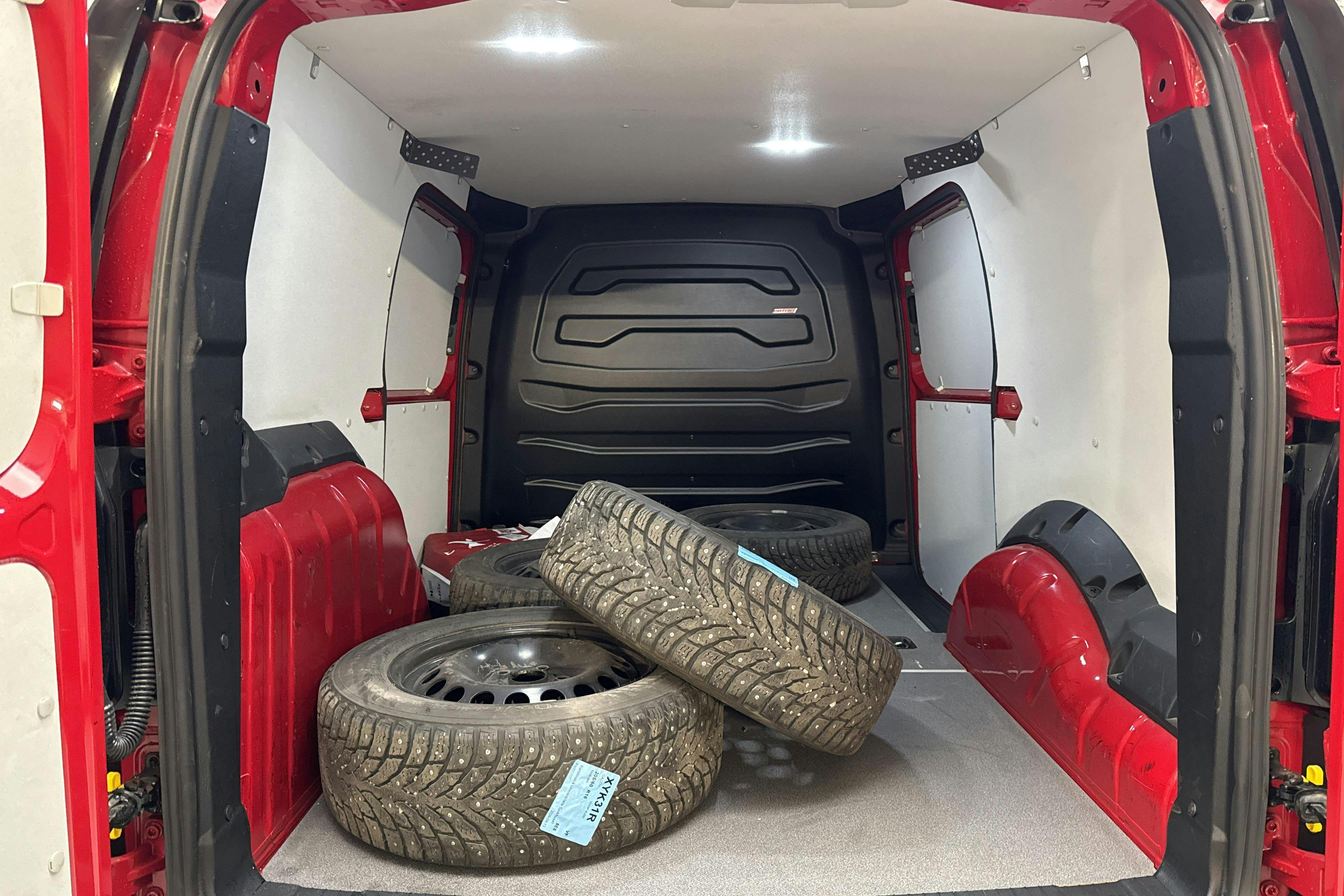 Vehicle Image 9