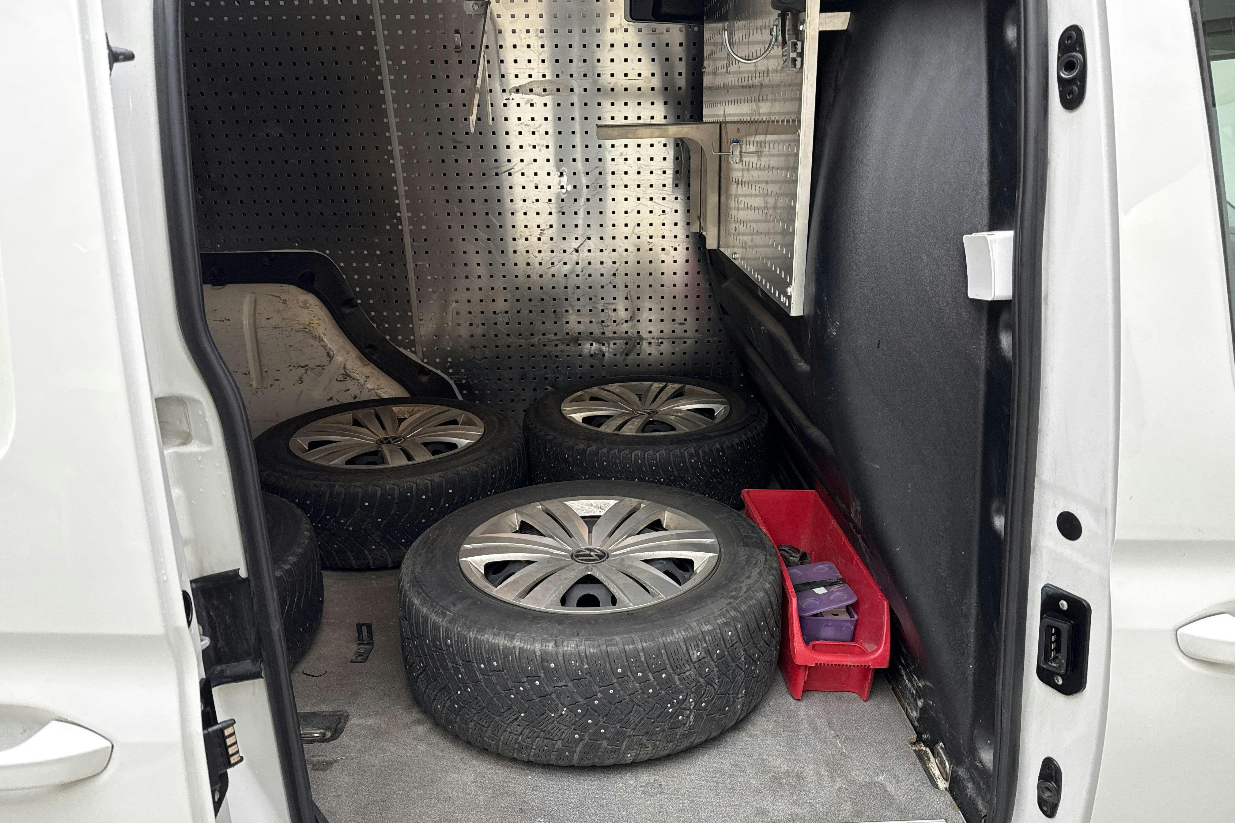 Vehicle Image 7