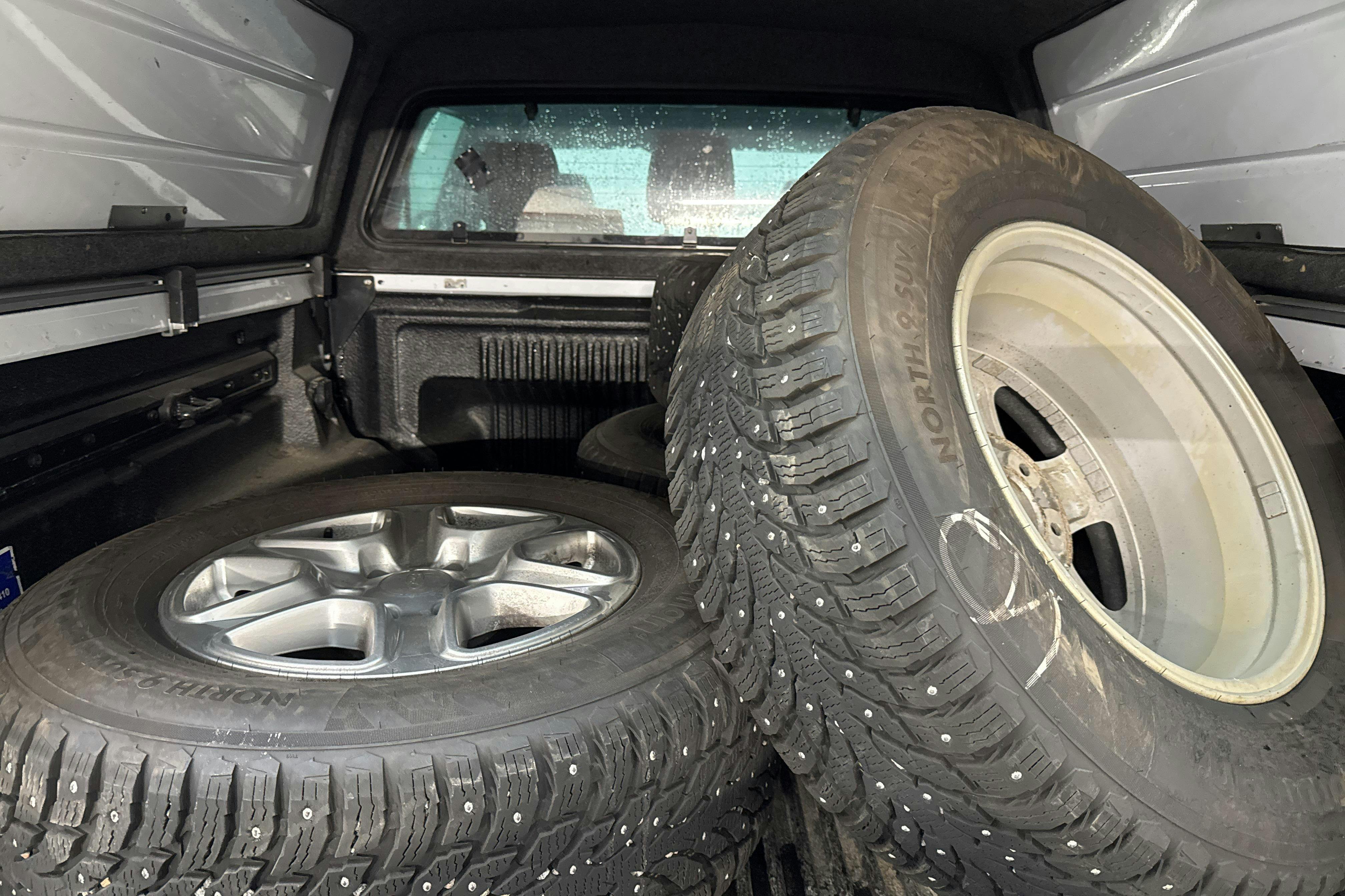 Vehicle Image 9