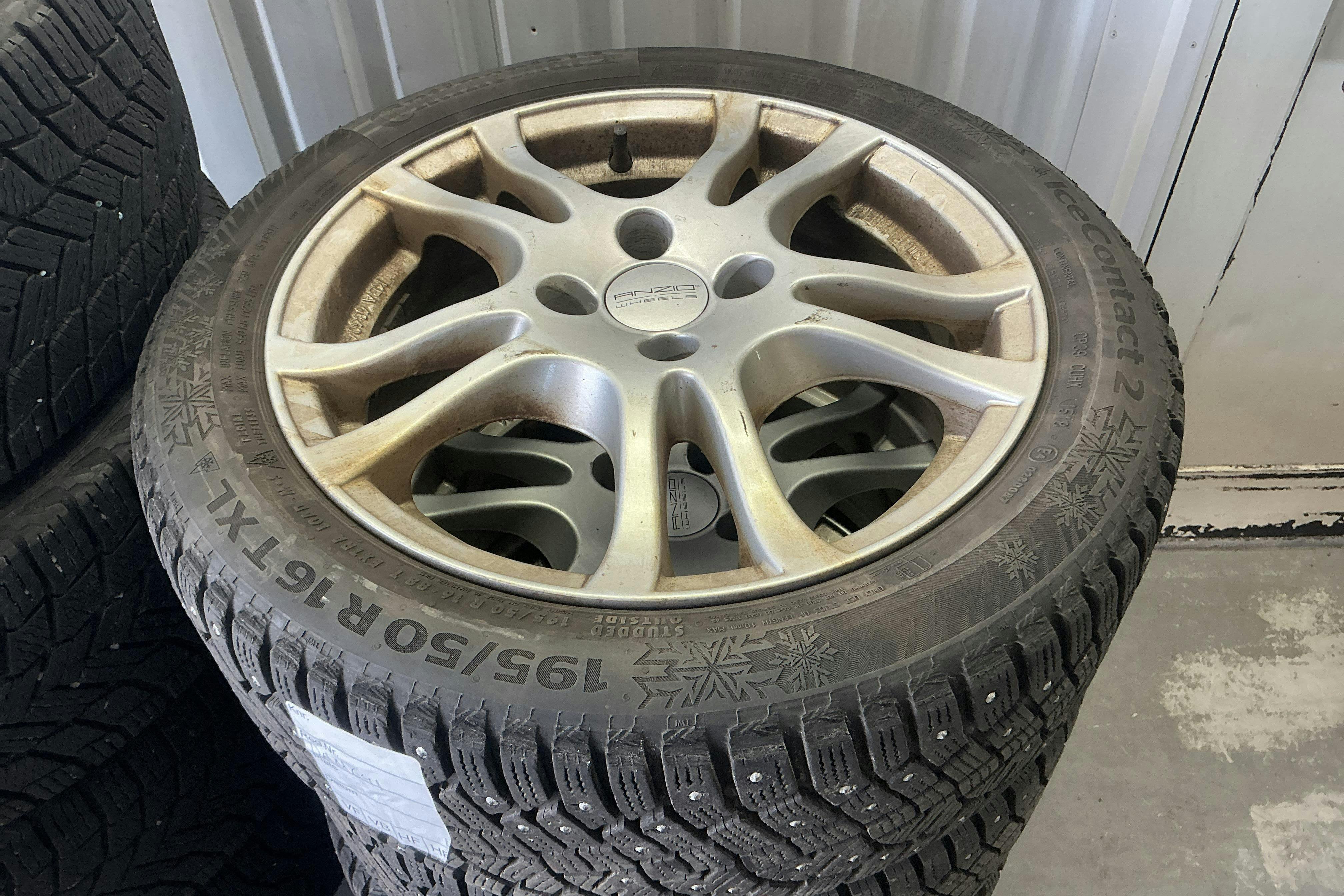 Vehicle Image 12