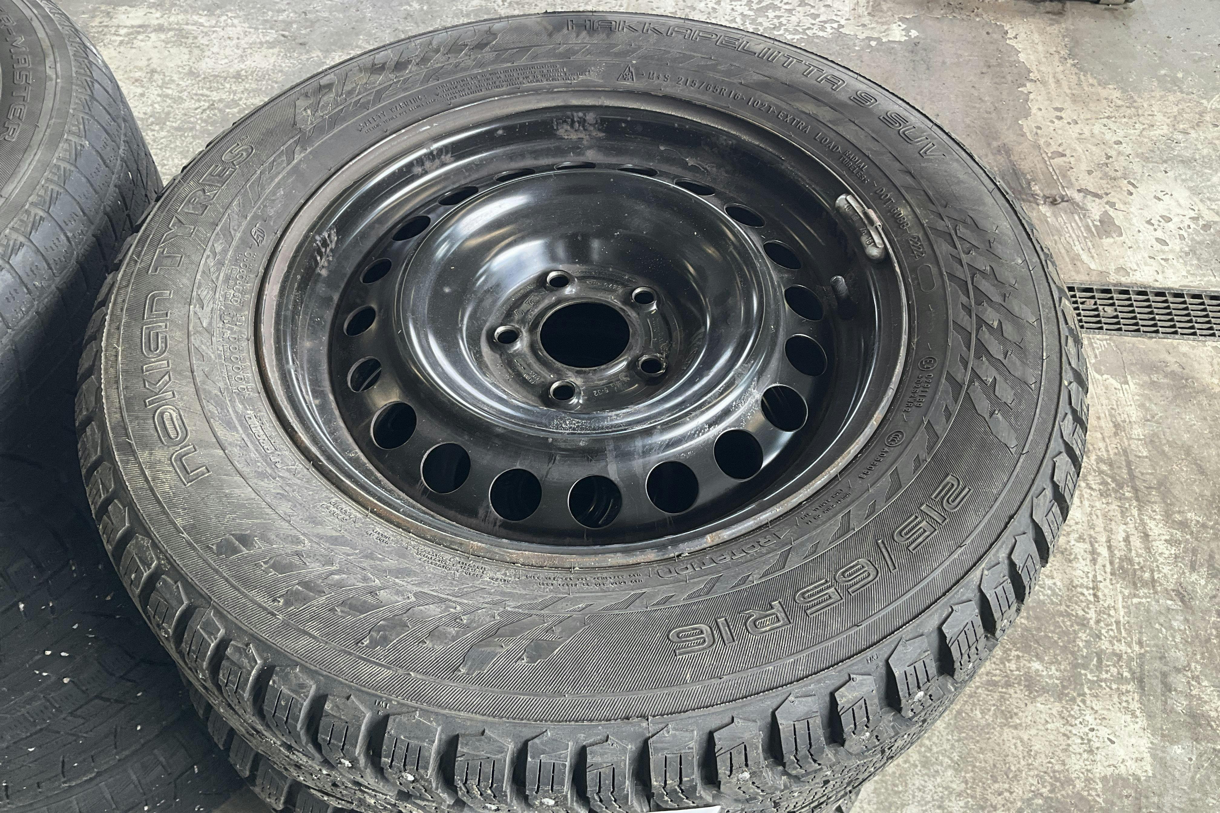 Vehicle Image 12