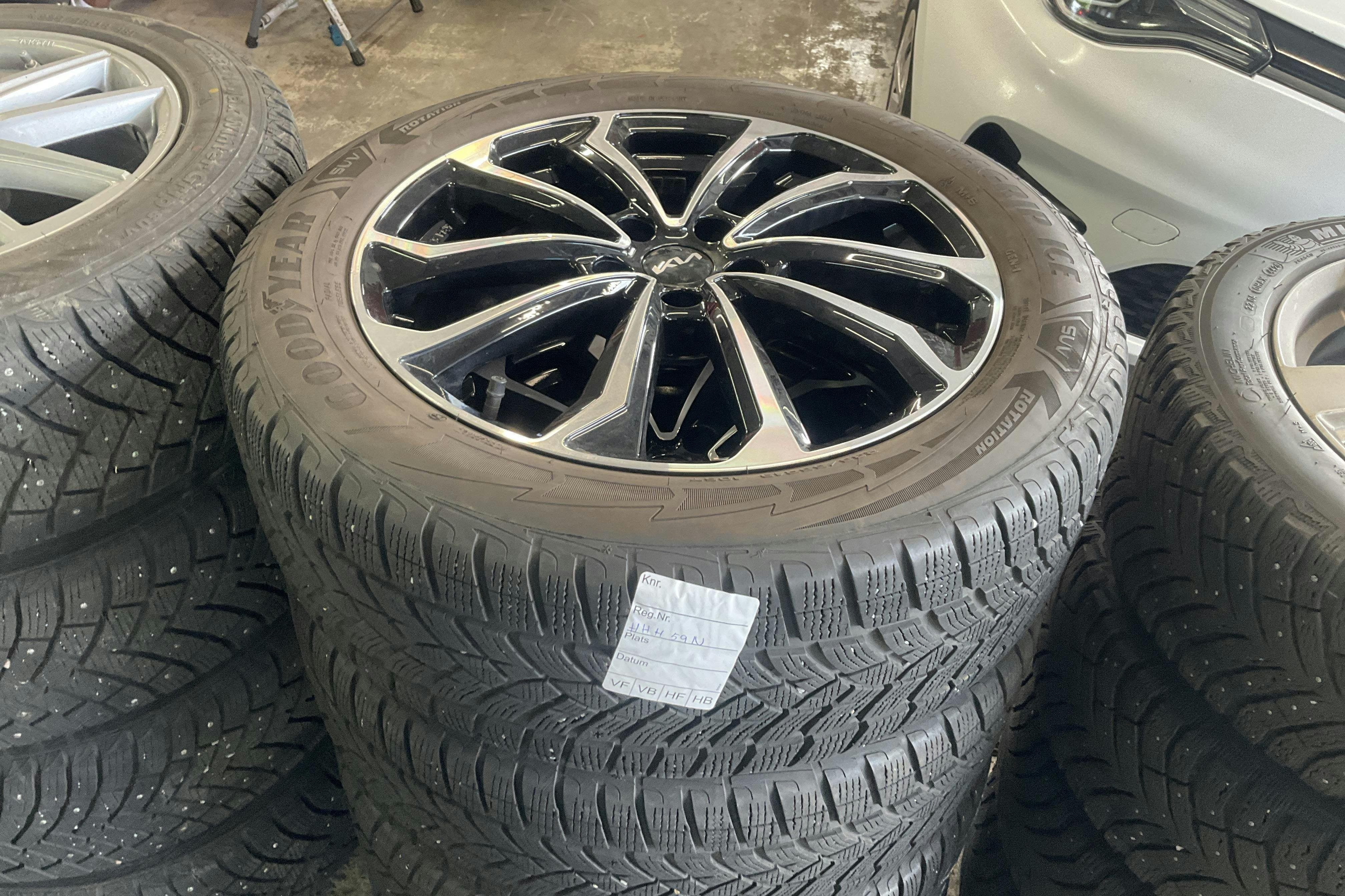 Vehicle Image 14