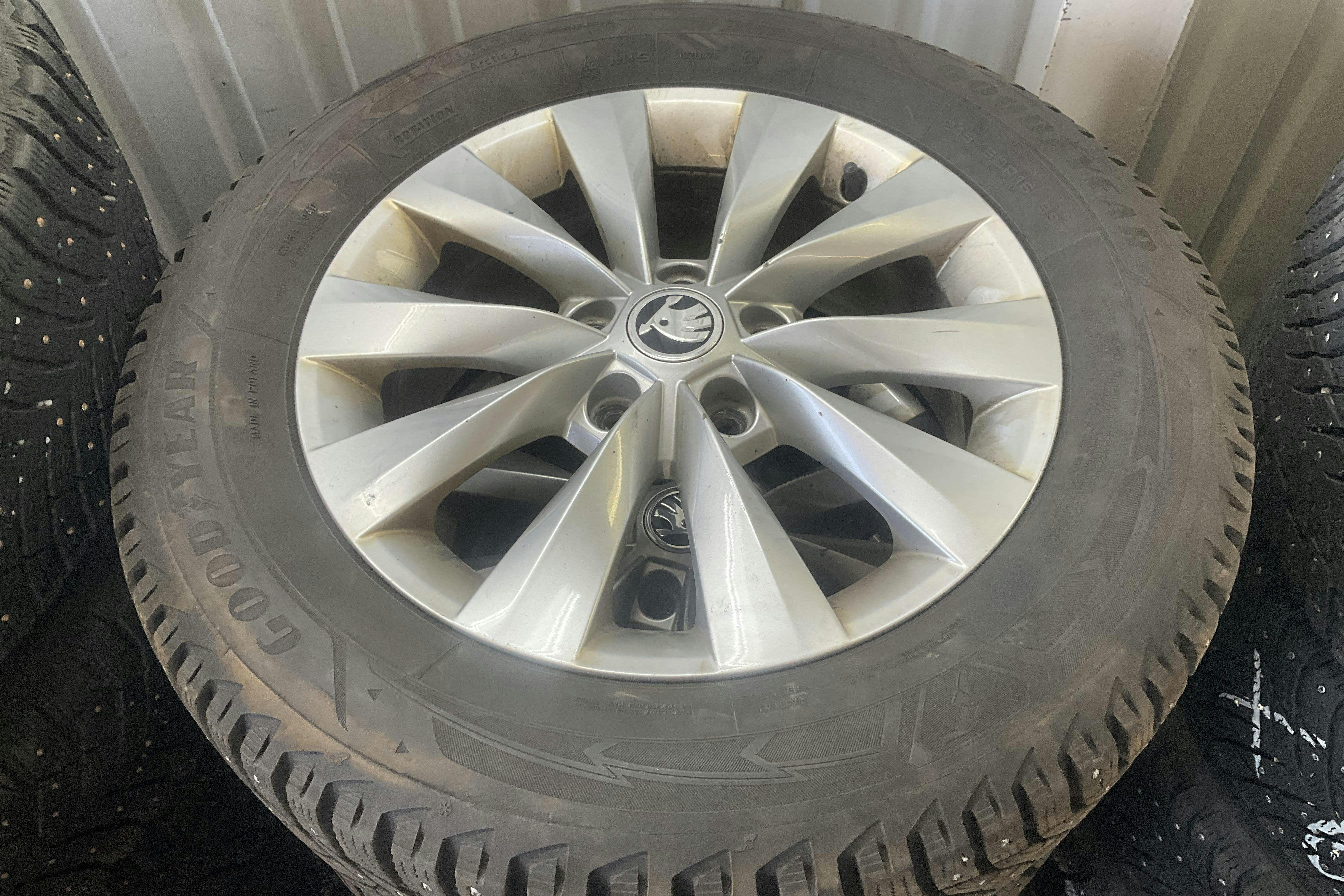 Vehicle Image 14