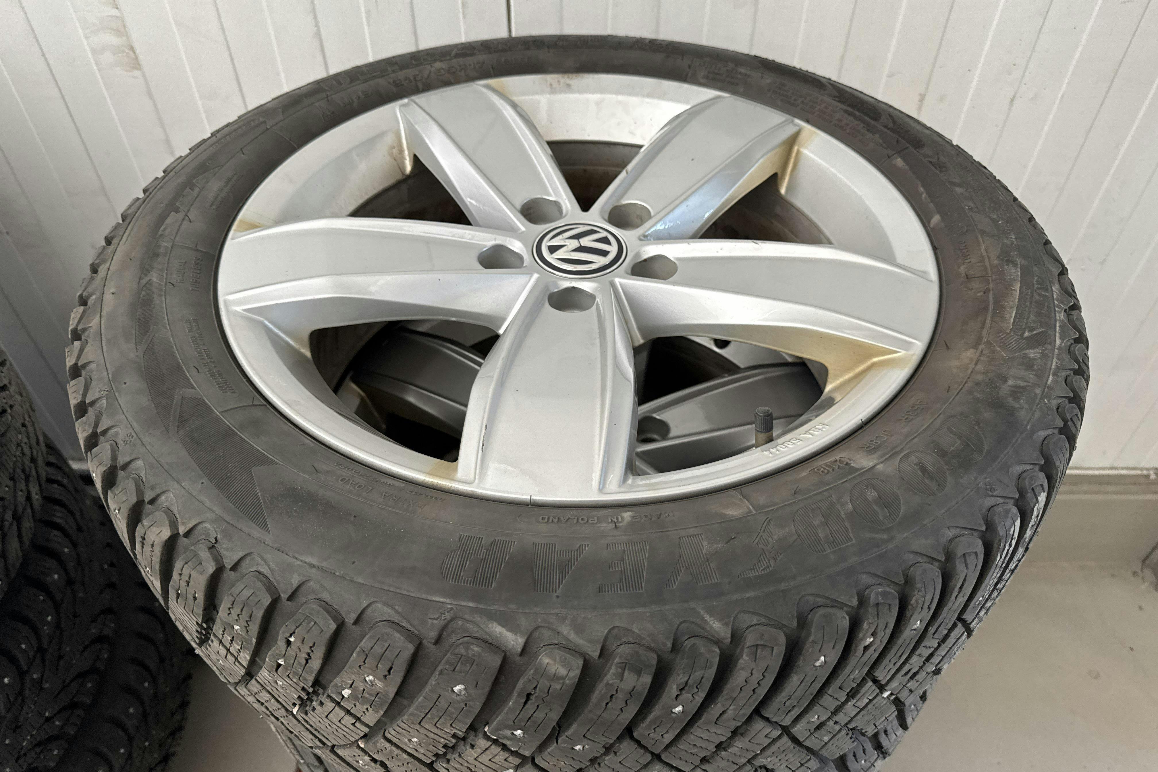 Vehicle Image 21